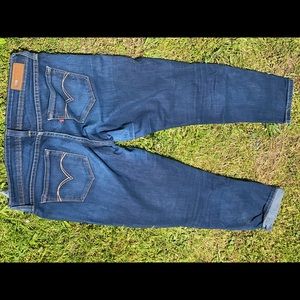 Levi Demi Curvy  cropped jeans. Fit like capri.